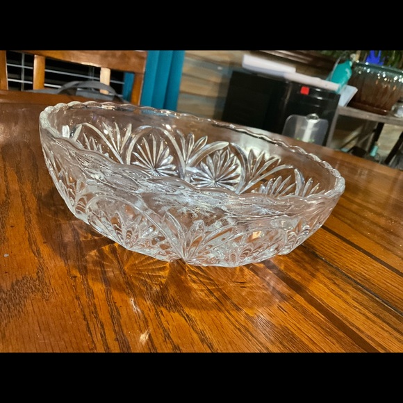 Vintage crystal 8” bowl with beveled edges - Picture 3 of 7